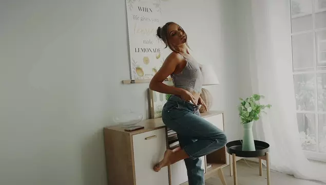 L'erotismo raffinato di LuxuryGirl ti farà sparare lo sperma