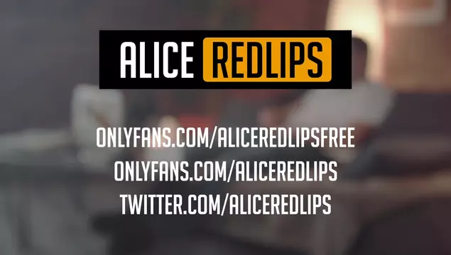 Alice Redlips durante il pompino ha permesso al suo fan di venire in faccia