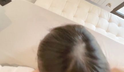 Asiatica con enormi tette non rifiuta il porno casalingo davanti alla telecamera