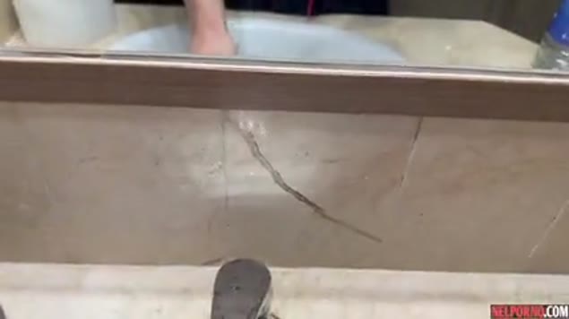 La ragazza con un bel culo scopa da dio nel porno casalingo