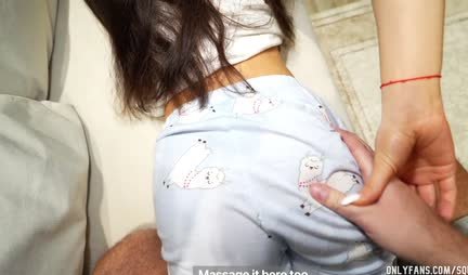 Ragazza con culo perfetto si fa scopare a pecorina nel porno casalingo