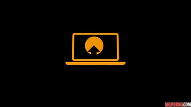 La ragazza con un culo perfetto scopa in un porno in prima persona