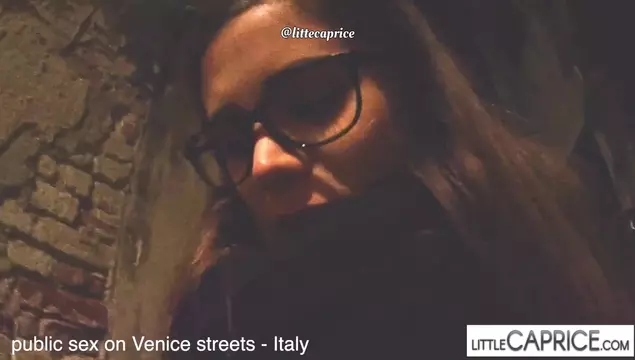 Ha usato la tecnica del pickup e ha convinto una sconosciuta a fare sesso in pubblico