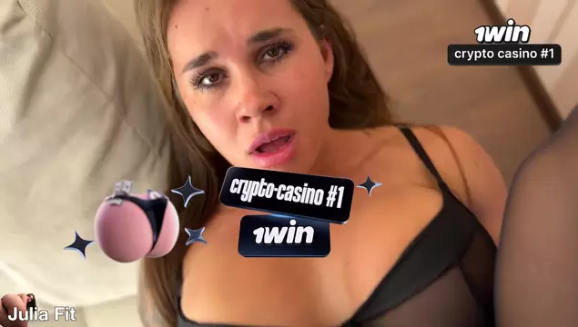 La troia non ha fatto storie quando il tipo le ha spalancato il culo con il suo grosso cazzo