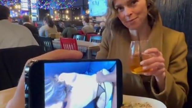 Fatico a trattenermi al ristorante per non venire con il vibratore telecomandato nella passera